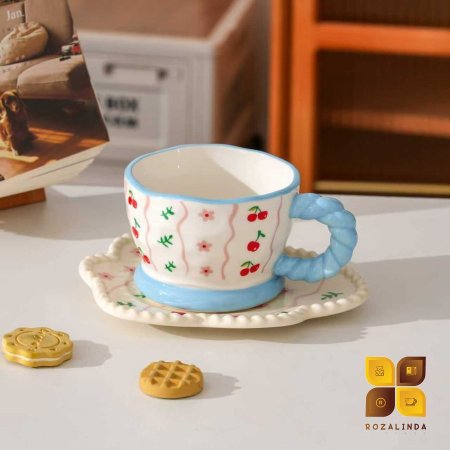 يد ازرق مع صورة كرز مع خطوط طولية